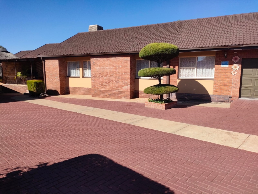 4 Bedroom Property for Sale in Monument Heights Northern Cape